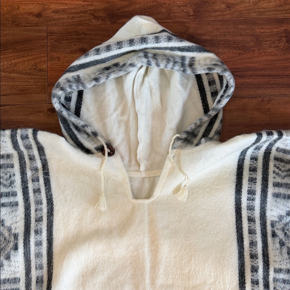 Poncho - Picture 3 of 5